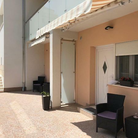Drop In Split Luxury Suites Exterior foto