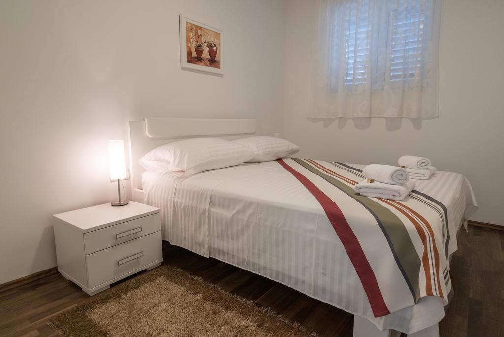 Drop In Split Luxury Suites Exterior foto