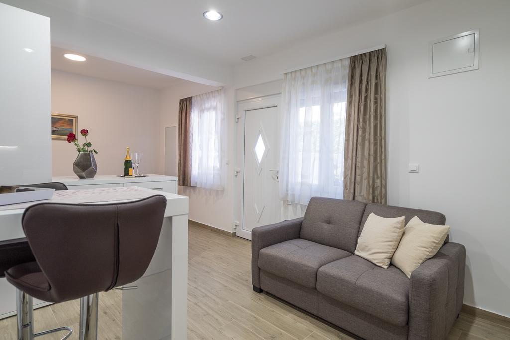 Drop In Split Luxury Suites Exterior foto