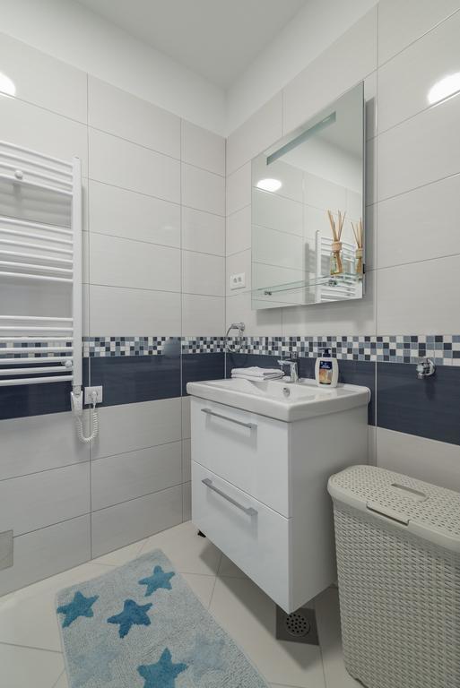 Drop In Split Luxury Suites Exterior foto